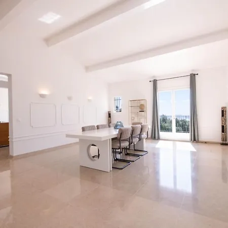 Luxury Villas At Βίλα *