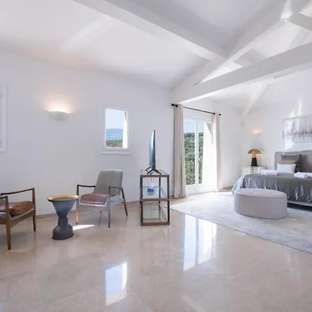 Luxury Villas At Βίλα